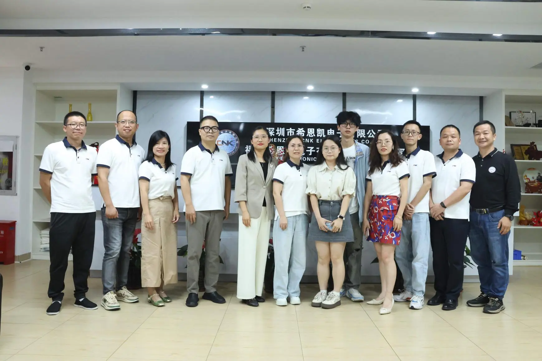 Shenzhen Technologia Universitatis et CNK Electronics Novas vias fabricandi in LCD Exporting Digital Marketing